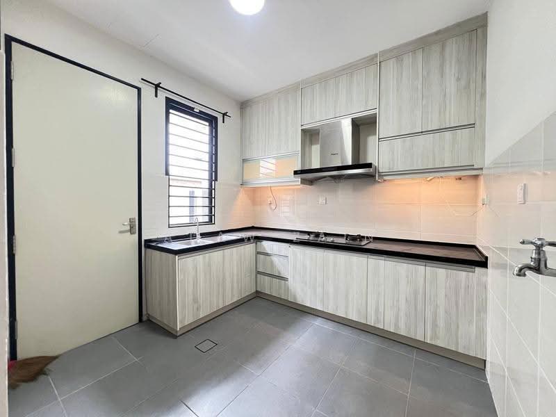 Rumah Teres 2-Tingkat untuk Disewa di Denai Alam (Shah Alam) - Adaw Zain - Kitchen - PropertyGuru.com.my