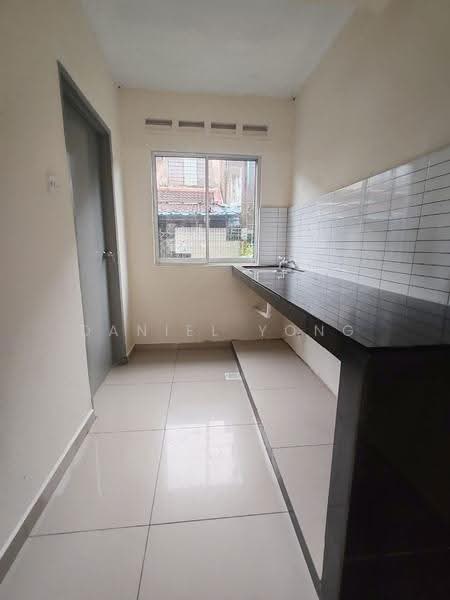 Rumah Teres 2-Tingkat untuk Dijual di Taman Cahaya Masai (Pasir Gudang) - Daniel Yong - Kitchen - PropertyGuru.com.my