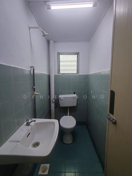 Rumah Teres 2-Tingkat untuk Dijual di Taman Cahaya Masai (Pasir Gudang) - Daniel Yong - Bathroom - PropertyGuru.com.my