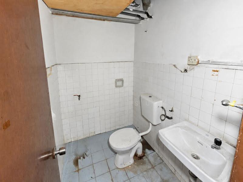 Shop for Rent in SS15 (Subang Jaya) - Lee Jo Surf - Bathroom - PropertyGuru.com.my