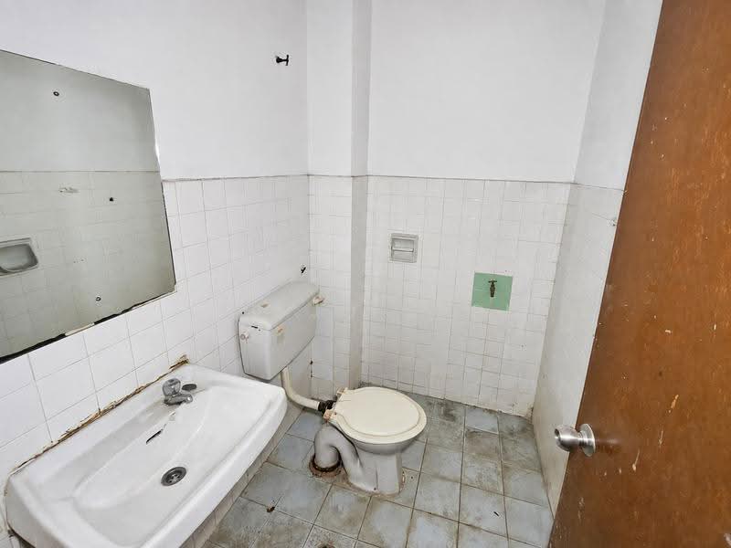 Shop for Rent in SS15 (Subang Jaya) - Lee Jo Surf - Bathroom - PropertyGuru.com.my