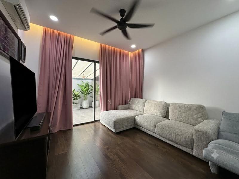 Rumah Berkembar untuk Dijual di Bukit Jelutong (Shah Alam) - Intan Musa - Living Room - PropertyGuru.com.my