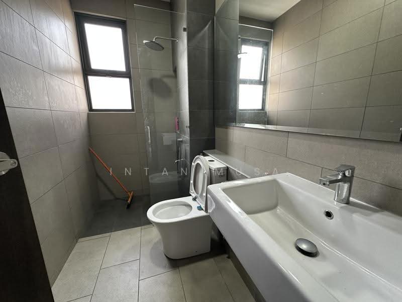 Rumah Berkembar untuk Dijual di Bukit Jelutong (Shah Alam) - Intan Musa - Bathroom - PropertyGuru.com.my