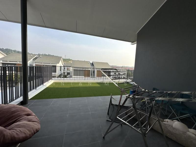 Rumah Berkembar untuk Dijual di Bukit Jelutong (Shah Alam) - Intan Musa - Balcony - PropertyGuru.com.my