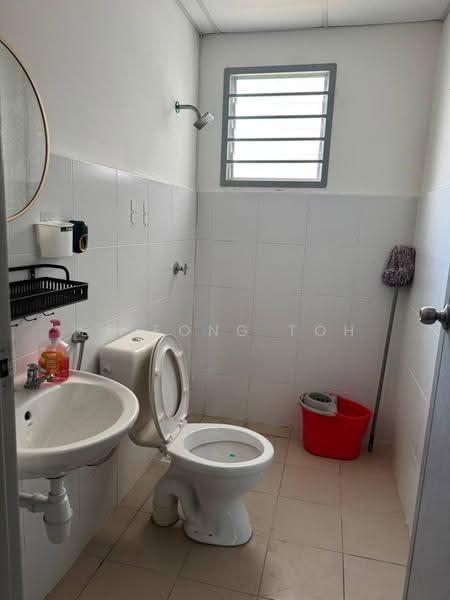 Apartment for Sale at Denai Nusantara Apartment - Ee Fong Toh - Bathroom - PropertyGuru.com.my