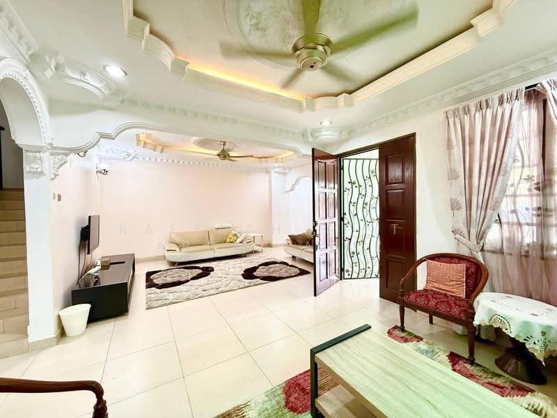 Rumah Berkembar untuk Dijual di D'Kayangan (Shah Alam) - Rafedah Binti Abdul Aziz - Living Room - PropertyGuru.com.my