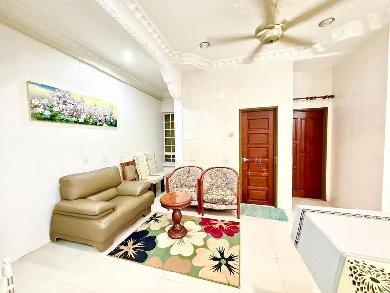 Rumah Berkembar untuk Dijual di D'Kayangan (Shah Alam) - Rafedah Binti Abdul Aziz - Living Room - PropertyGuru.com.my