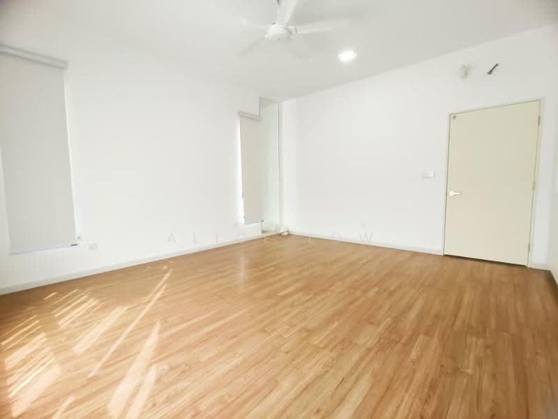 2-storey Terraced House for Sale in Bandar Gamuda Gardens (Rawang) - Alice Low - Living Room - PropertyGuru.com.my