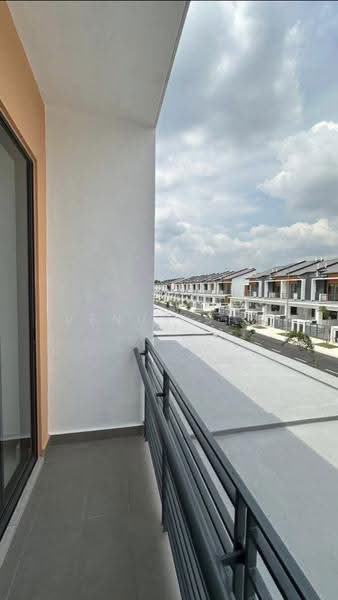 Rumah Teres 2-Tingkat untuk Disewa di Telok Panglima Garang (Selangor) - Venus Sim - Balcony - PropertyGuru.com.my