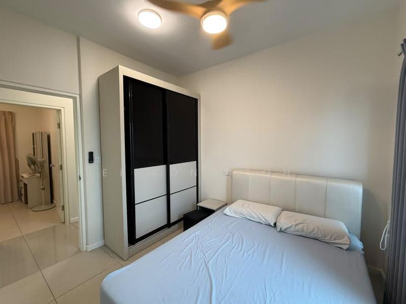 Kediaman Servis untuk Dijual di One 49 Residence - Ee Fong Toh - Bedroom - PropertyGuru.com.my