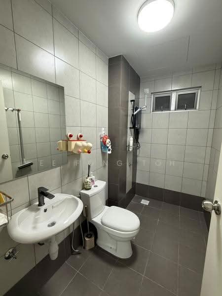 Kediaman Servis untuk Dijual di One 49 Residence - Ee Fong Toh - Bathroom - PropertyGuru.com.my