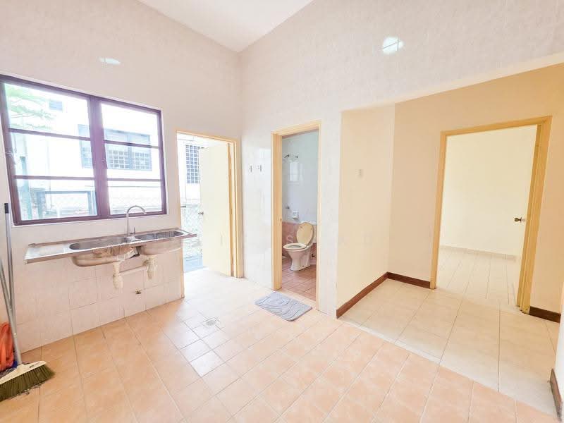 2-storey Terraced House for Sale in Bukit Jelutong (Shah Alam) - Alif Saad - Kitchen - PropertyGuru.com.my