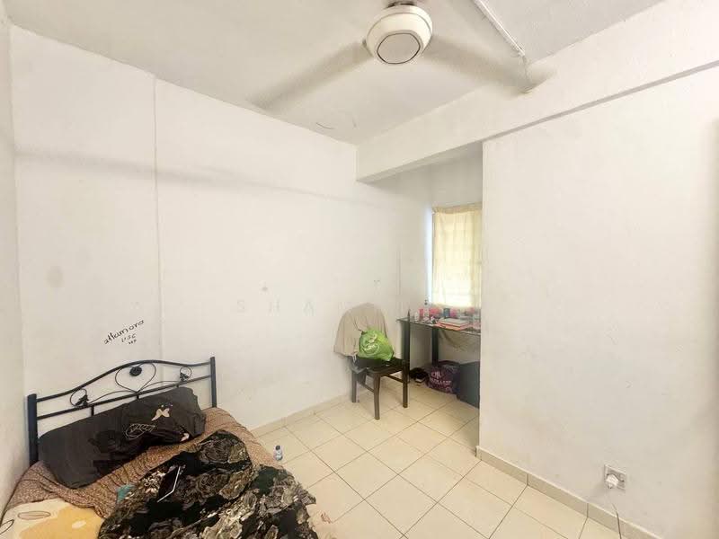 Rumah Flat untuk Dijual di Sri Tioman II - SHAMIL . - Bedroom - PropertyGuru.com.my