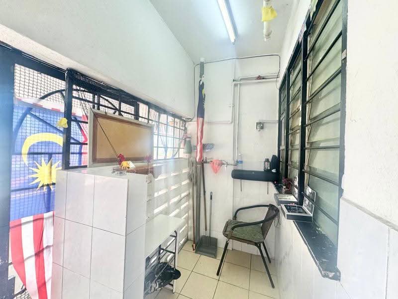 Rumah Flat untuk Dijual di Sri Tioman II - SHAMIL . - Balcony - PropertyGuru.com.my