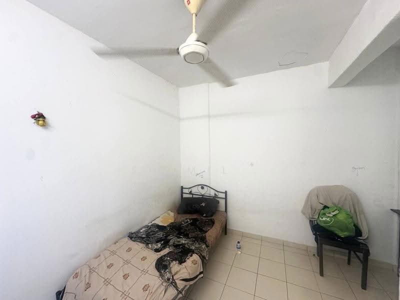 Rumah Flat untuk Dijual di Sri Tioman II - SHAMIL . - Bedroom - PropertyGuru.com.my
