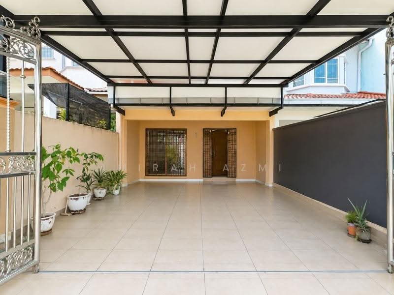 Rumah Teres 2-Tingkat untuk Dijual di Bandar Putra Permai (Seri Kembangan) - Amirah Azmi - Exterior - PropertyGuru.com.my