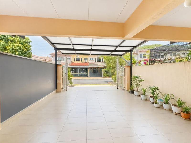 Rumah Teres 2-Tingkat untuk Dijual di Bandar Putra Permai (Seri Kembangan) - Amirah Azmi - Exterior - PropertyGuru.com.my