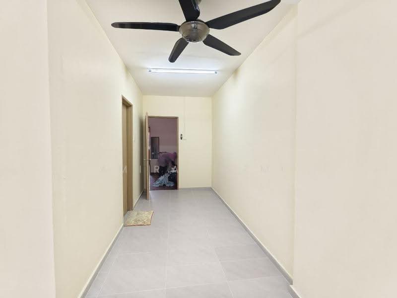 Rumah Teres 2-Tingkat untuk Dijual di Bandar Putra Permai (Seri Kembangan) - Amirah Azmi - Corridor - PropertyGuru.com.my