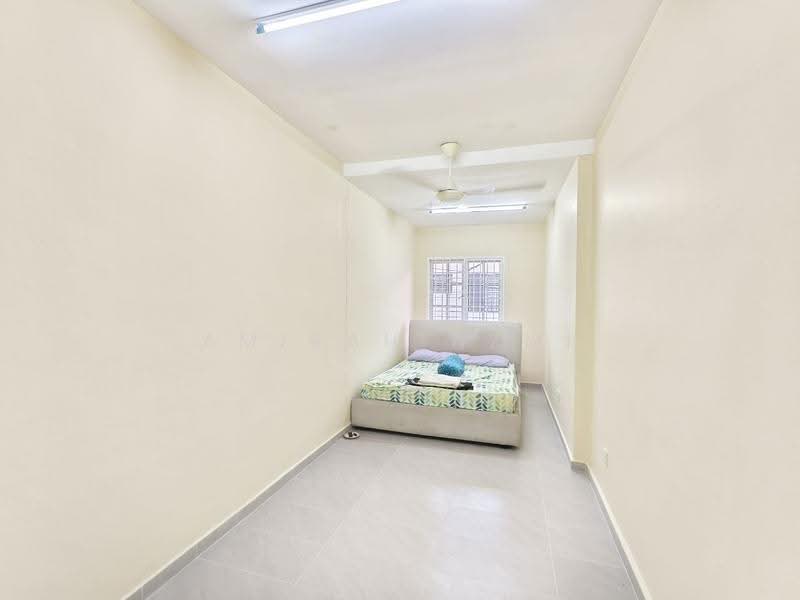 Rumah Teres 2-Tingkat untuk Dijual di Bandar Putra Permai (Seri Kembangan) - Amirah Azmi - Bedroom - PropertyGuru.com.my