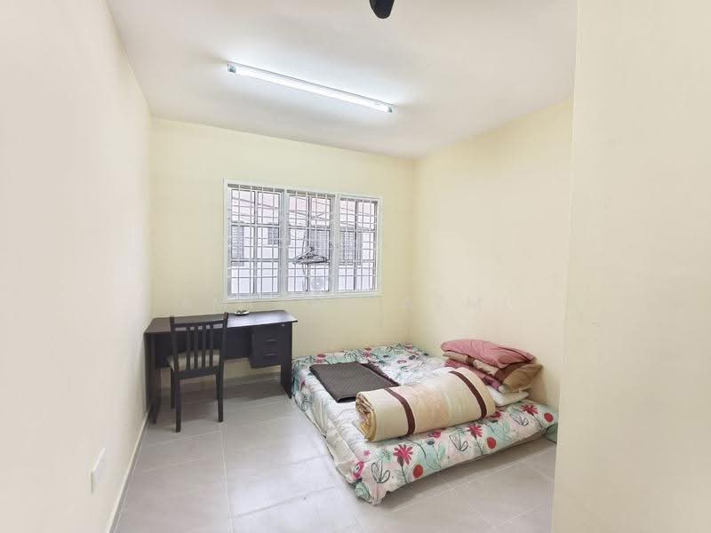 Rumah Teres 2-Tingkat untuk Dijual di Bandar Putra Permai (Seri Kembangan) - Amirah Azmi - Bedroom - PropertyGuru.com.my