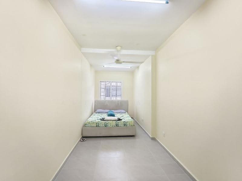 Rumah Teres 2-Tingkat untuk Dijual di Bandar Putra Permai (Seri Kembangan) - Amirah Azmi - Bedroom - PropertyGuru.com.my