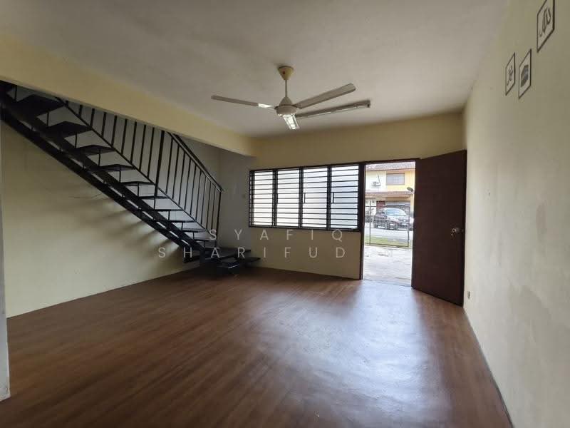 2-storey Terraced House for Sale in sungai buloh (Sungai Buloh) - Syafiq Sharifudin - Living Room - PropertyGuru.com.my