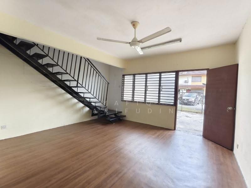 2-storey Terraced House for Sale in sungai buloh (Sungai Buloh) - Syafiq Sharifudin - Living Room - PropertyGuru.com.my