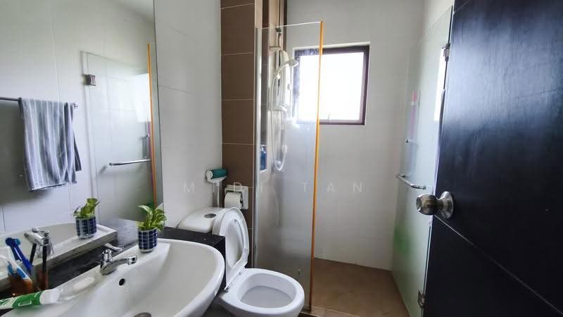 Apartment for Sale at Desa Idaman Residences - Midi Tan - Bathroom - PropertyGuru.com.my