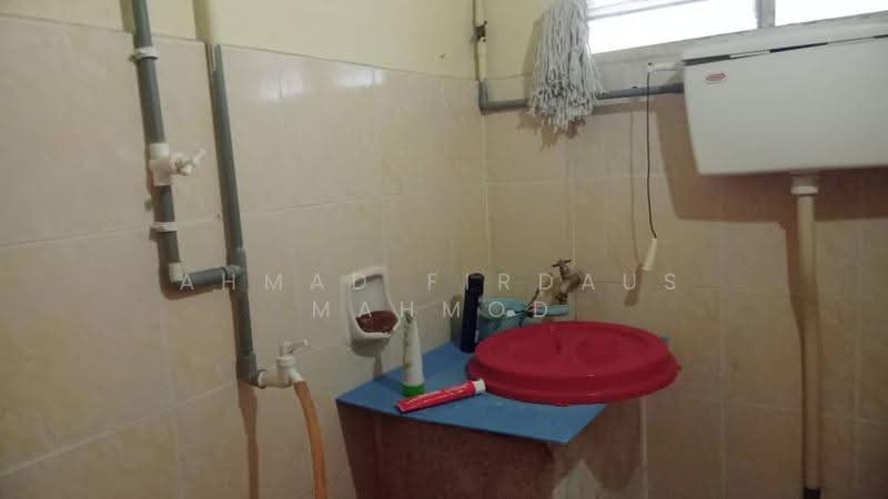 Rumah Flat untuk Dijual di Flat Kelompok Camar - Ahmad Firdaus Mahmod - Bathroom - PropertyGuru.com.my