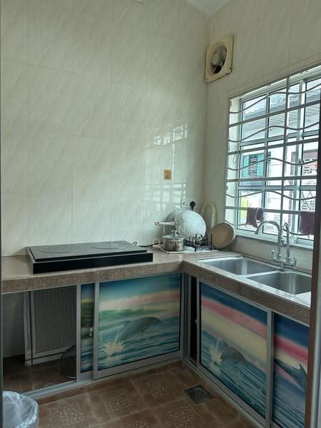 Rumah Teres 1-Tingkat untuk Disewa di Pekan Nanas (Johor) - Celina Chong - Kitchen - PropertyGuru.com.my