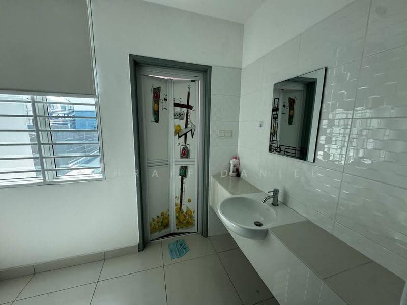 Rumah Berkembar untuk Dijual di Saujana Villa (Kajang) - Ashraff Daniel - Bathroom - PropertyGuru.com.my