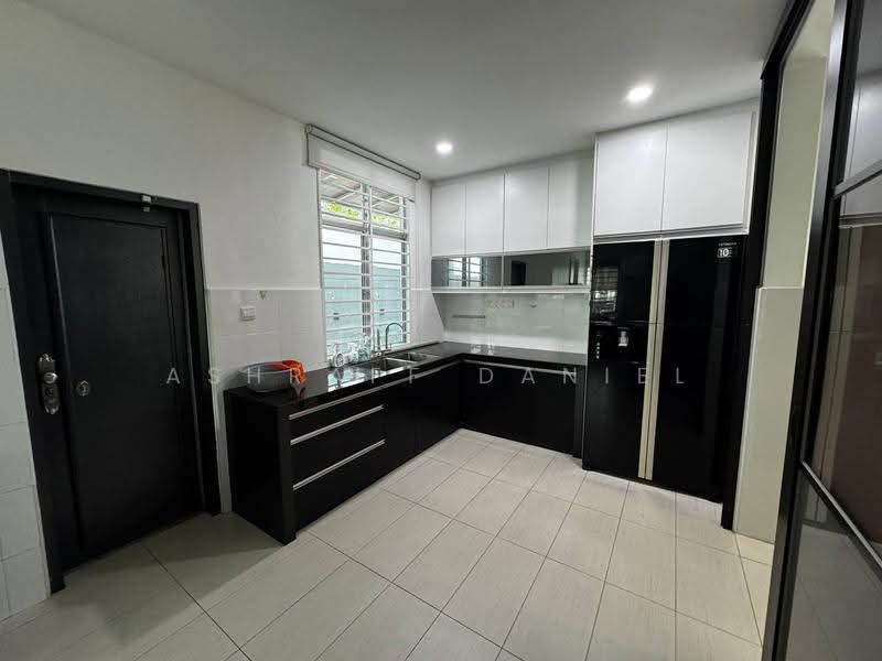 Rumah Berkembar untuk Dijual di Saujana Villa (Kajang) - Ashraff Daniel - Kitchen - PropertyGuru.com.my