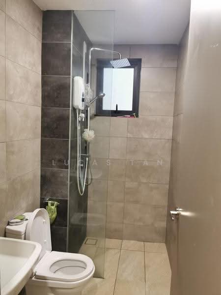 Kondominium untuk Dijual di Bennington Residences @ SkyArena - Lucas Tan - Bathroom - PropertyGuru.com.my