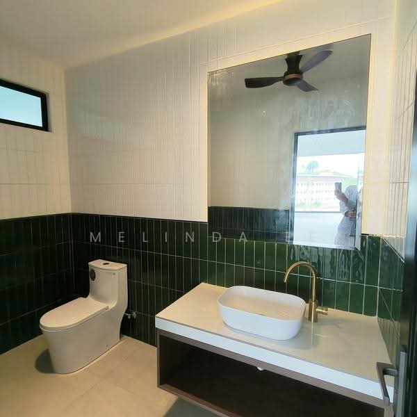 Commercial Bungalow for Rent in Taman Kebun Teh (Johor Bahru) - Melinda Ee - Bathroom - PropertyGuru.com.my