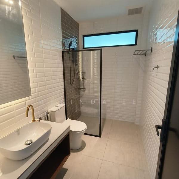Commercial Bungalow for Rent in Taman Kebun Teh (Johor Bahru) - Melinda Ee - Bathroom - PropertyGuru.com.my