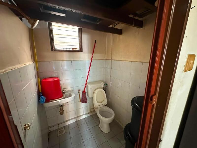 Flat for Sale at Sri Lanang - Eric Seah - Bathroom - PropertyGuru.com.my