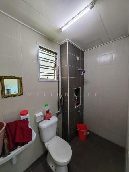 Rumah Teres 2-Tingkat untuk Dijual di Bandar Tiram (Ulu Tiram) - Melinda Ee - Bathroom - PropertyGuru.com.my