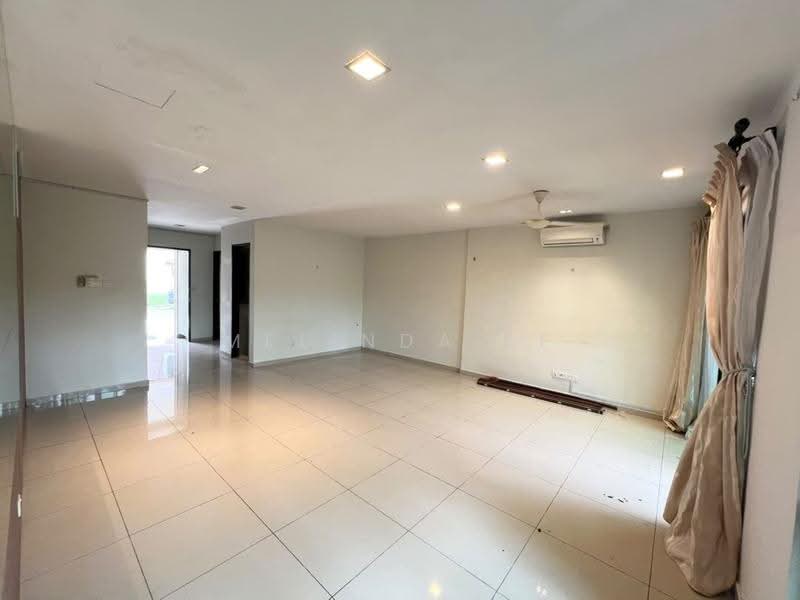 Rumah Teres 2-Tingkat untuk Dijual di Leisure Farm (Gelang Patah) - Melinda Ee - Living Room - PropertyGuru.com.my