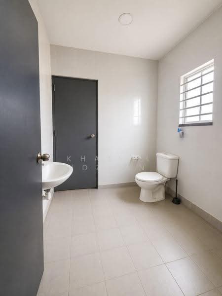 2-storey Terraced House for Sale in Iringan Bayu (Seremban) - Khairul Idzwan - Bathroom - PropertyGuru.com.my