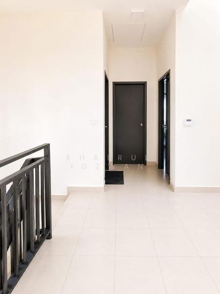 2-storey Terraced House for Sale in Iringan Bayu (Seremban) - Khairul Idzwan - Corridor - PropertyGuru.com.my