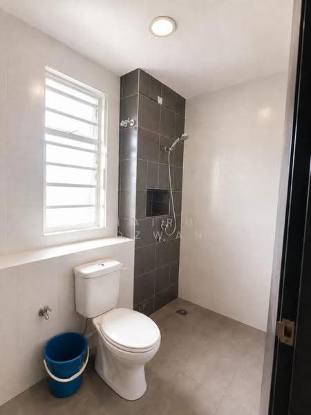 2-storey Terraced House for Sale in Iringan Bayu (Seremban) - Khairul Idzwan - Bathroom - PropertyGuru.com.my