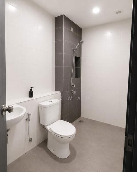 2-storey Terraced House for Sale in Iringan Bayu (Seremban) - Khairul Idzwan - Bathroom - PropertyGuru.com.my