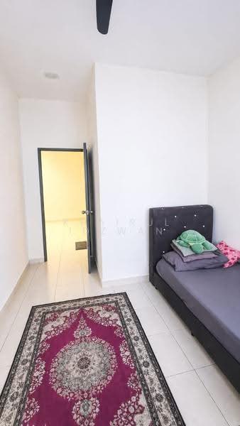2-storey Terraced House for Sale in Iringan Bayu (Seremban) - Khairul Idzwan - Bedroom - PropertyGuru.com.my