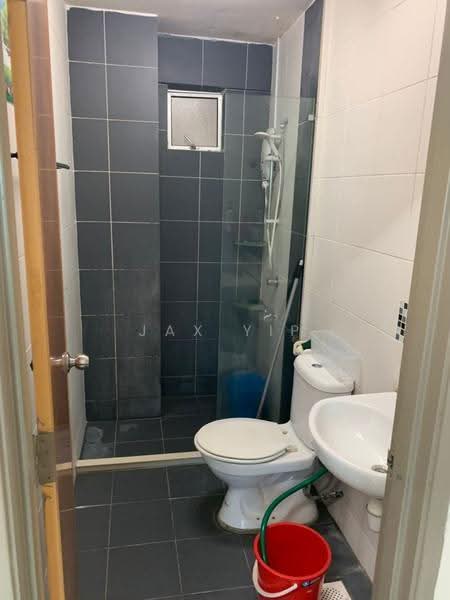 Pangsapuri untuk Disewa di Zennith Suites (Pangsapuri Kebun Teh) - Jax Yip - Bathroom - PropertyGuru.com.my