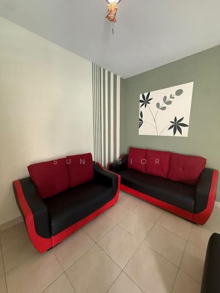 Cluster House for Rent in Taman Mount Austin (Tebrau) - Suny Sior - Living Room - PropertyGuru.com.my