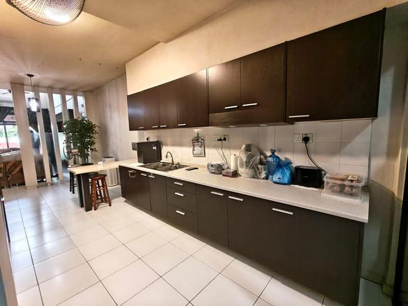 Rumah Teres 3-Tingkat untuk Dijual di Lake Fields (Sungai Besi) - Cyrus Ng - Kitchen - PropertyGuru.com.my