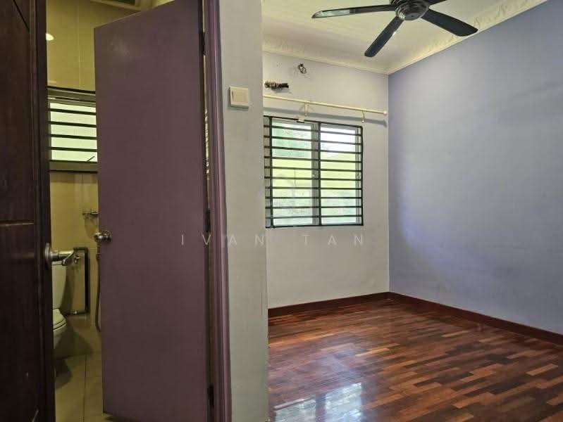 Semi-Detached House for Sale in Seri Kembangan (Selangor) - Ivan Tan - Bedroom - PropertyGuru.com.my