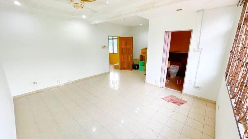 Rumah Teres 2-Tingkat untuk Dijual di Ukay Bistari (Ulu Kelang) - Ibrahim Iderus - Living Room - PropertyGuru.com.my