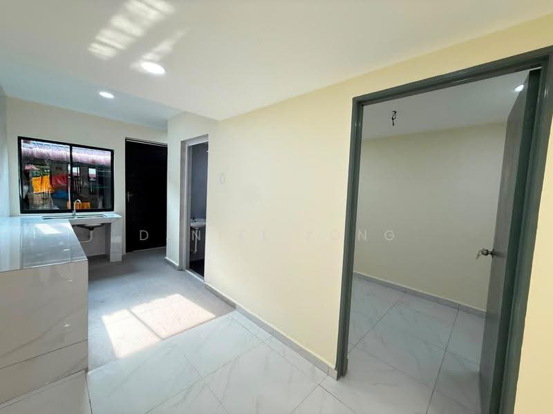 Rumah Teres 2-Tingkat untuk Dijual di Bandar Baru Permas Jaya (Permas Jaya) - Daniel Yong - Kitchen - PropertyGuru.com.my