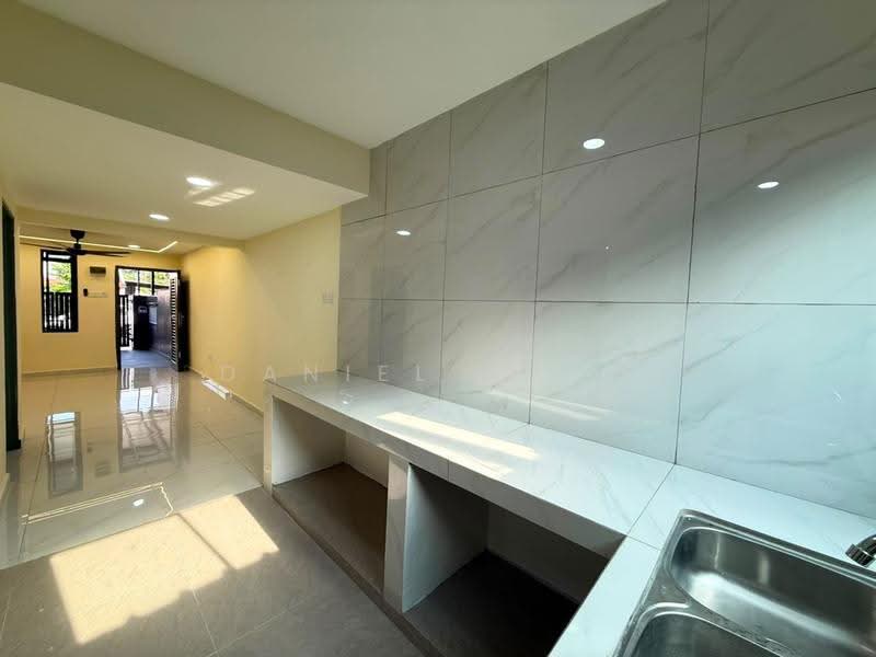 Rumah Teres 2-Tingkat untuk Dijual di Bandar Baru Permas Jaya (Permas Jaya) - Daniel Yong - Kitchen - PropertyGuru.com.my